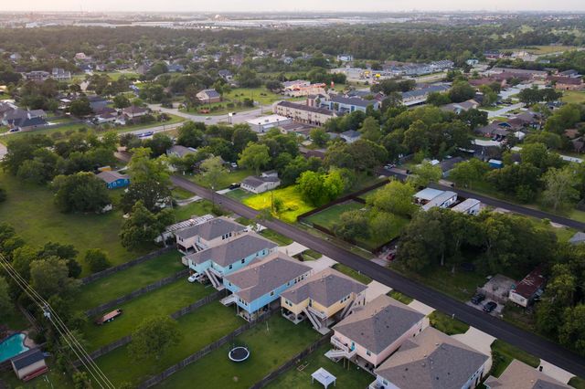 402 Bay Oaks Drive, La Porte, TX 77571