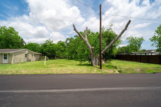402 Bay Oaks Drive, La Porte, TX 77571