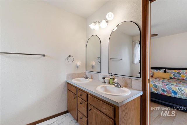 15335 David St, Caldwell, ID 83607