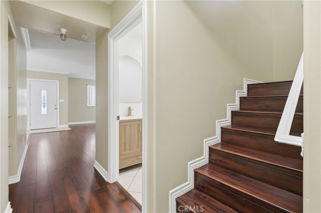 Image 12 of property listing at 1614 W 39th Place, Los Angeles, CA 90062