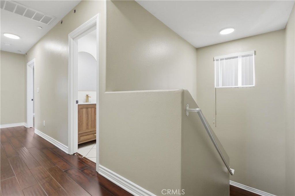 Image 14 of property listing at 1614 W 39th Place, Los Angeles, CA 90062