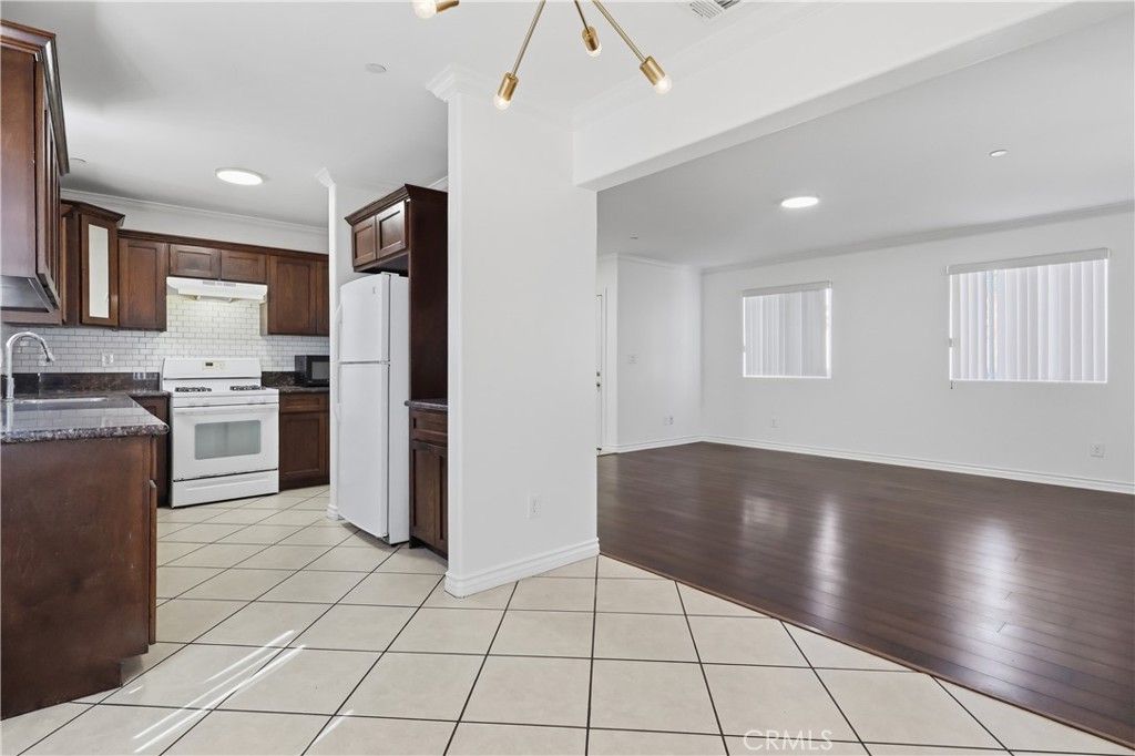 Image 23 of property listing at 1614 W 39th Place, Los Angeles, CA 90062