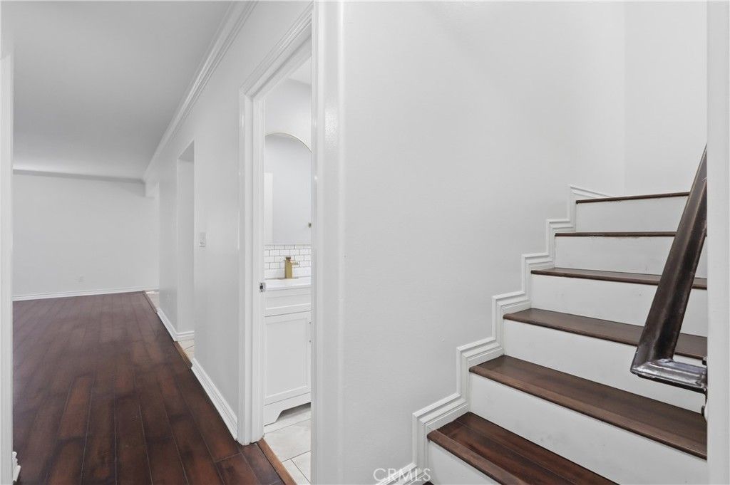 Image 27 of property listing at 1614 W 39th Place, Los Angeles, CA 90062