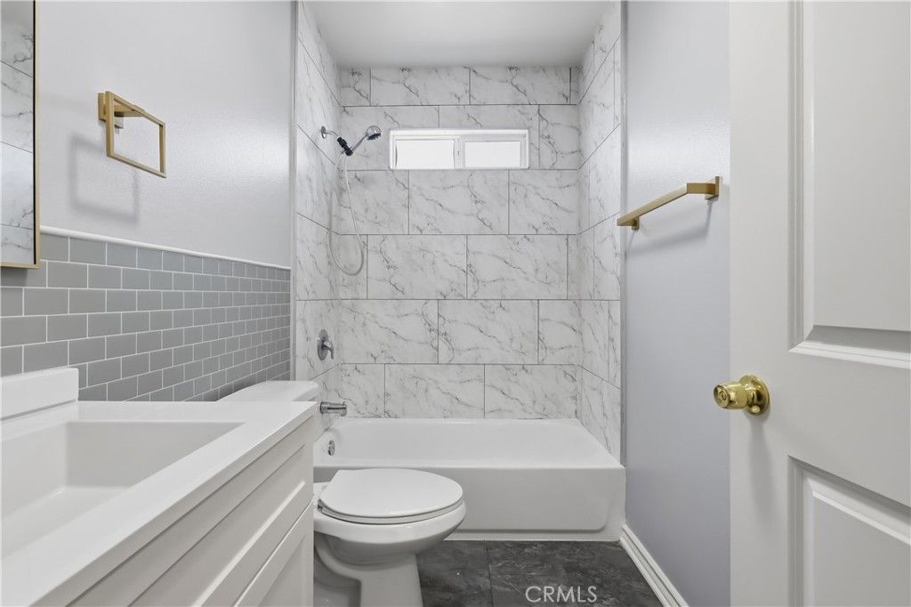 Image 29 of property listing at 1614 W 39th Place, Los Angeles, CA 90062