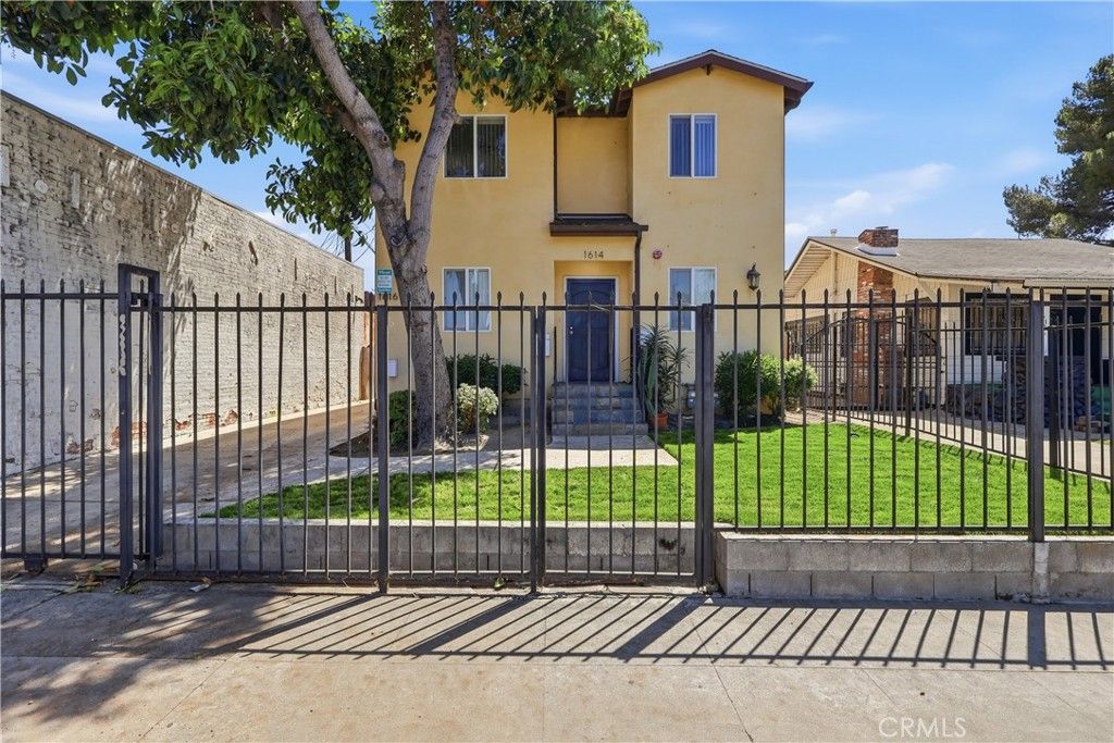 Image 38 of property listing at 1614 W 39th Place, Los Angeles, CA 90062