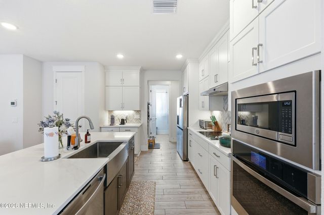 10021 INVENTION Lane, Jacksonville, FL 32256