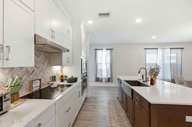 10021 INVENTION Lane, Jacksonville, FL 32256