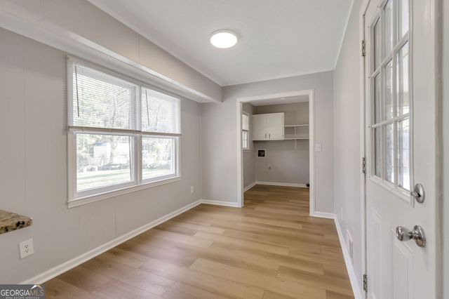 574 Horseshoe Circle SW, Lilburn, GA 30047