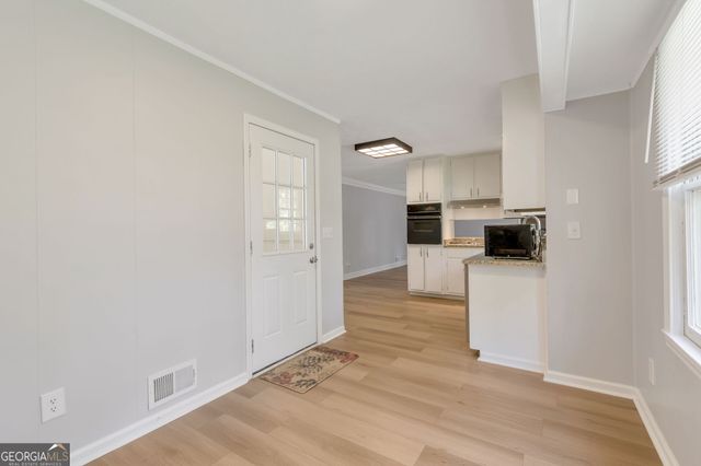 574 Horseshoe Circle SW, Lilburn, GA 30047