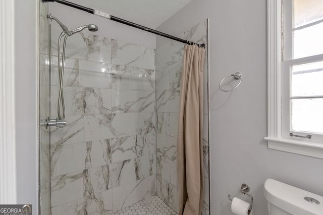 574 Horseshoe Circle SW, Lilburn, GA 30047