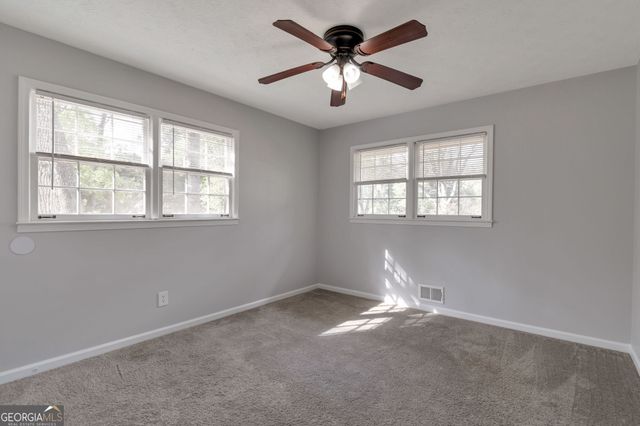 574 Horseshoe Circle SW, Lilburn, GA 30047