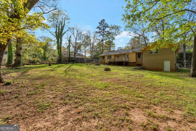 574 Horseshoe Circle SW, Lilburn, GA 30047