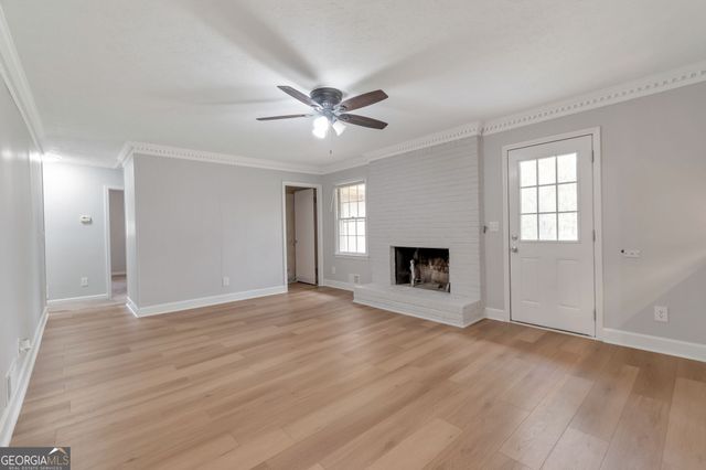 574 Horseshoe Circle SW, Lilburn, GA 30047