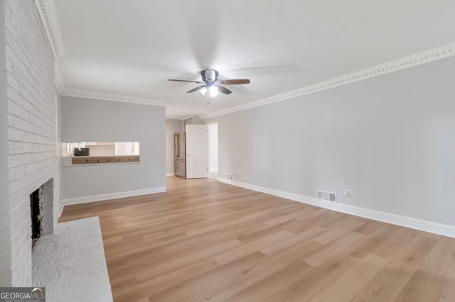 574 Horseshoe Circle SW, Lilburn, GA 30047