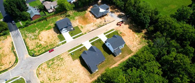 8207 Roseborough Rd, Louisville, KY 40228