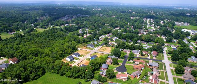 8207 Roseborough Rd, Louisville, KY 40228