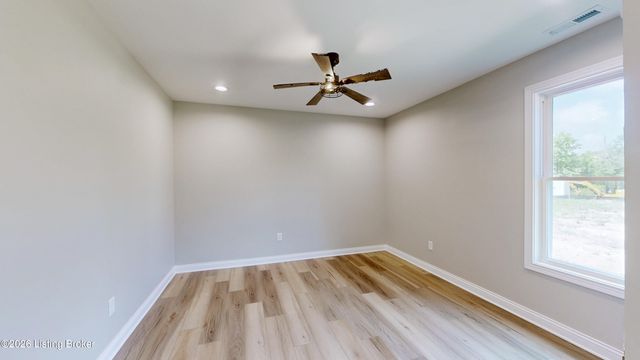 8207 Roseborough Rd, Louisville, KY 40228
