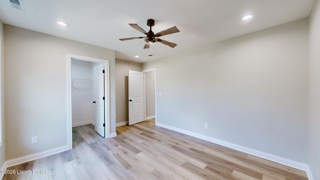 8207 Roseborough Rd, Louisville, KY 40228