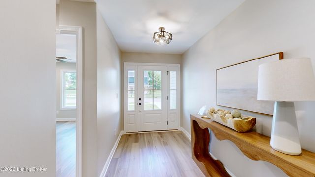 8207 Roseborough Rd, Louisville, KY 40228