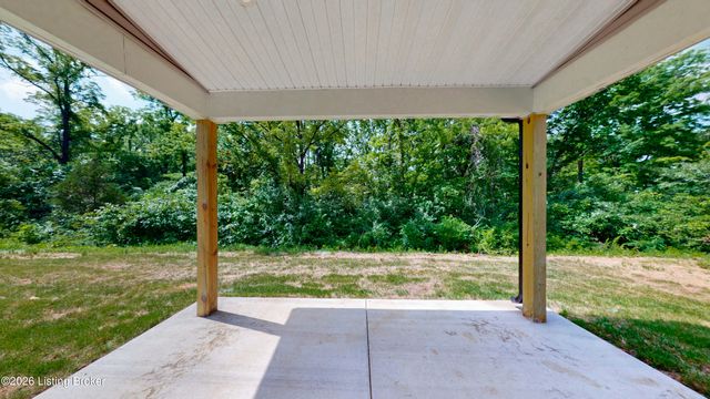 8207 Roseborough Rd, Louisville, KY 40228