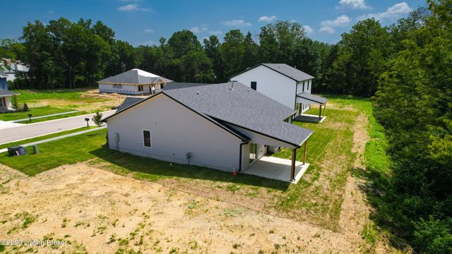 8207 Roseborough Rd, Louisville, KY 40228
