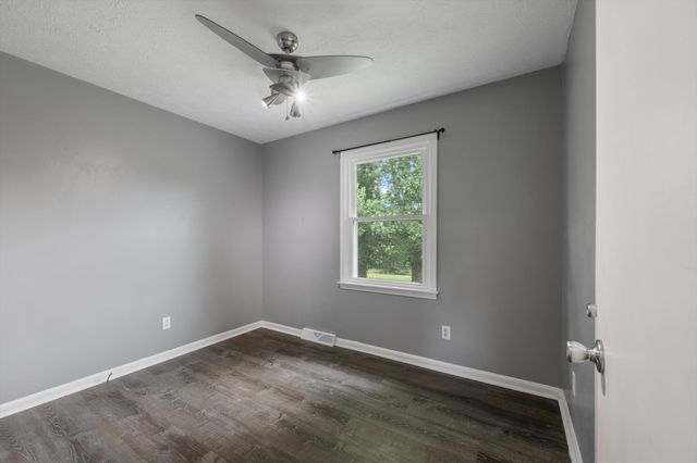 133 Lynn Ln, Charlotte, TN 37036