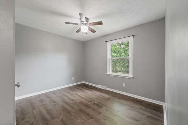 133 Lynn Ln, Charlotte, TN 37036