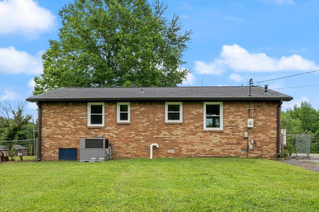 133 Lynn Ln, Charlotte, TN 37036
