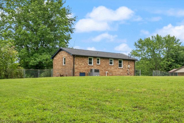 133 Lynn Ln, Charlotte, TN 37036
