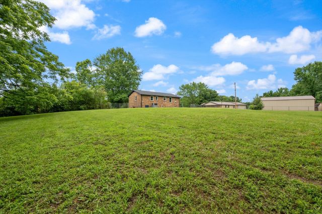 133 Lynn Ln, Charlotte, TN 37036