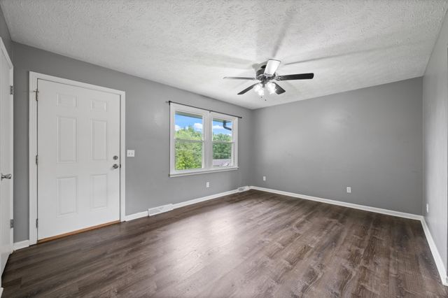133 Lynn Ln, Charlotte, TN 37036