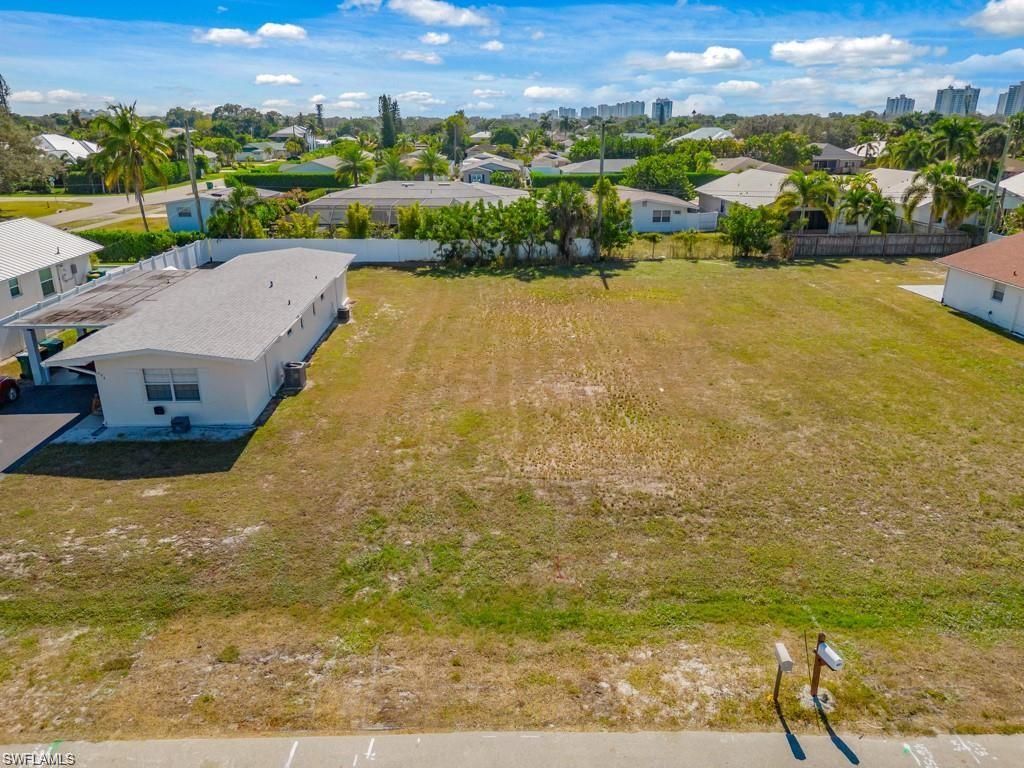686 97th AVE N, NAPLES, FL 34108 — photo 2