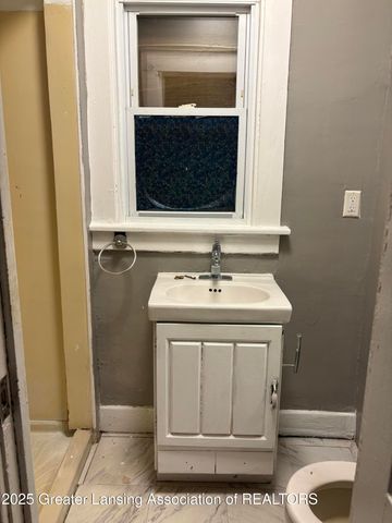 118 Mifflin Avenue, Lansing, MI 48912