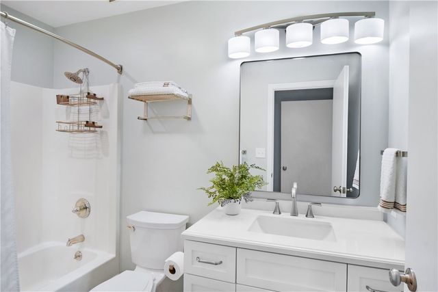 206 Harbour Oaks Drive 206, St Simons Island, GA 31522