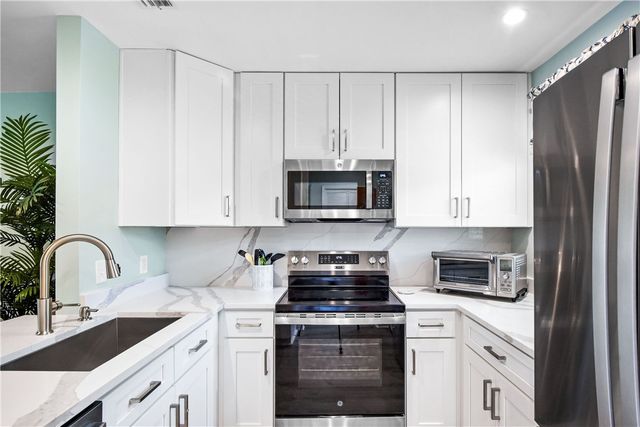 206 Harbour Oaks Drive 206, St Simons Island, GA 31522