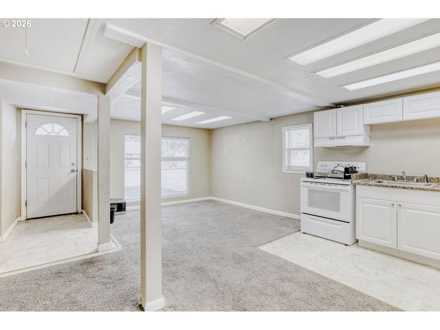 2020 Ne 102ND Ave, Portland, OR 97220