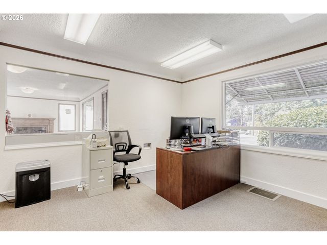 2020 Ne 102ND Ave, Portland, OR 97220
