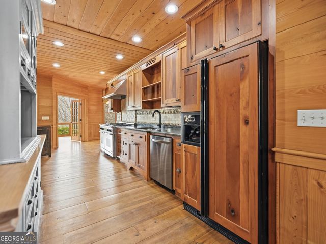 792 Tom Cobb Drive, Hartwell, GA 30643