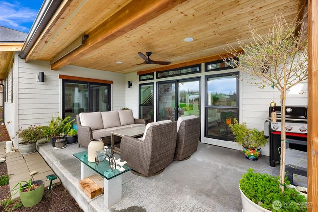 208 Pebblebrook Drive, Lynden, WA 98264