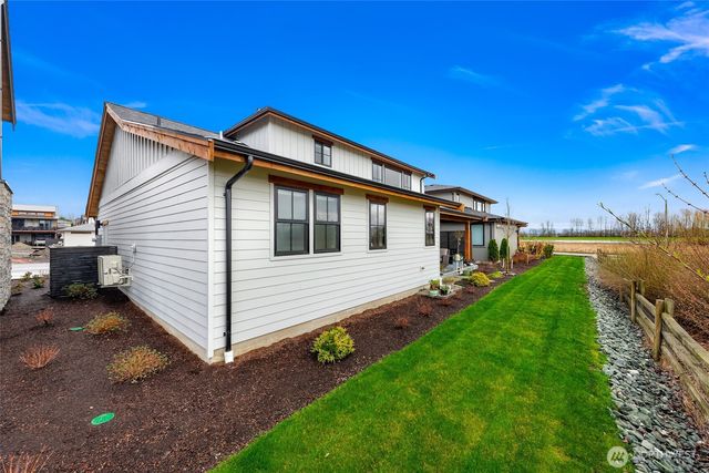 208 Pebblebrook Drive, Lynden, WA 98264
