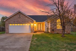 907 Tudor Ln, Clarksville, TN 37042