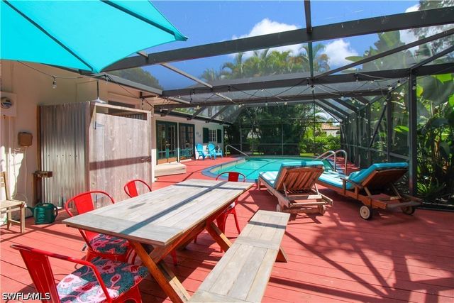 750 Pine CT, Naples, FL 34102