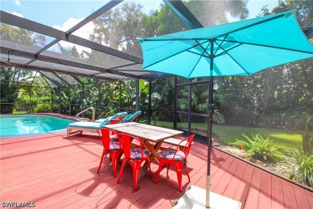 750 Pine CT, Naples, FL 34102