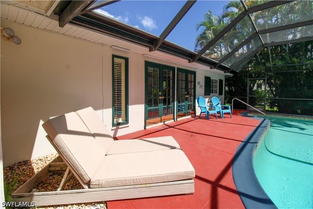 750 Pine CT, Naples, FL 34102