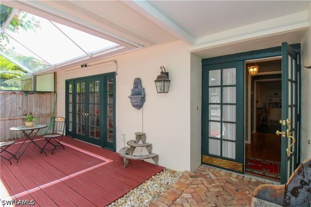 750 Pine CT, Naples, FL 34102