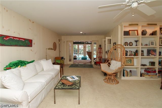 750 Pine CT, Naples, FL 34102