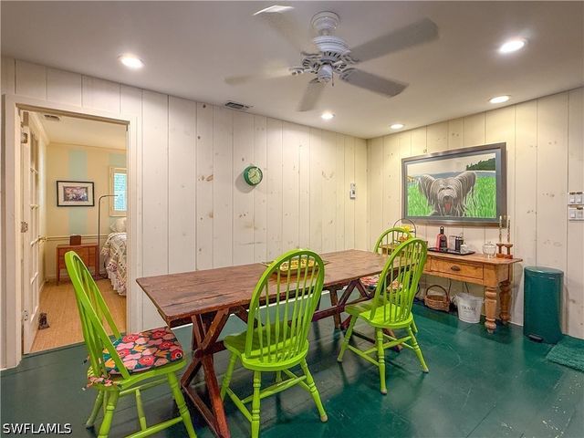 750 Pine CT, Naples, FL 34102
