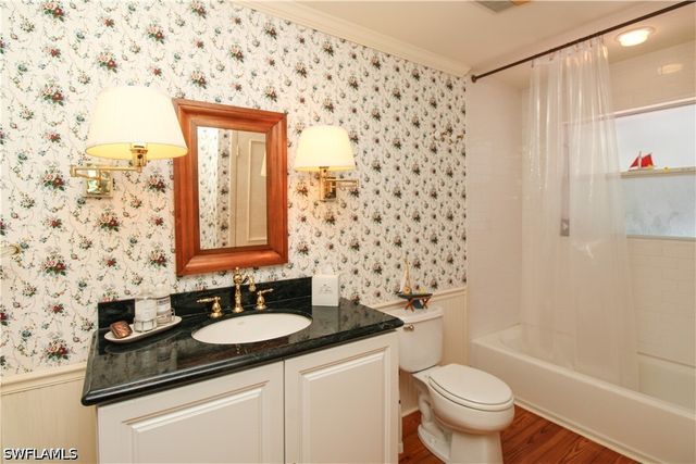 750 Pine CT, Naples, FL 34102