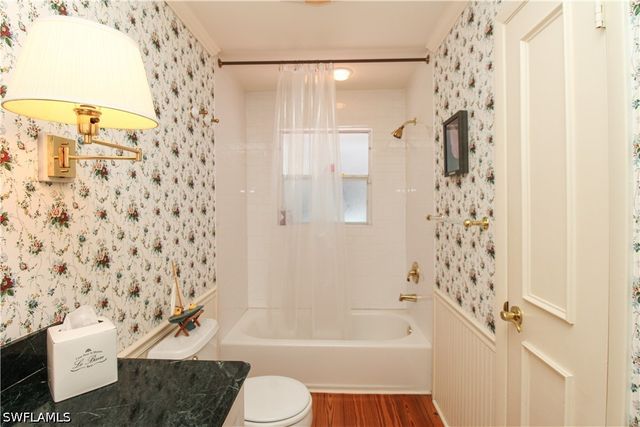 750 Pine CT, Naples, FL 34102