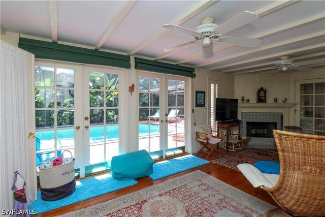 750 Pine CT, Naples, FL 34102